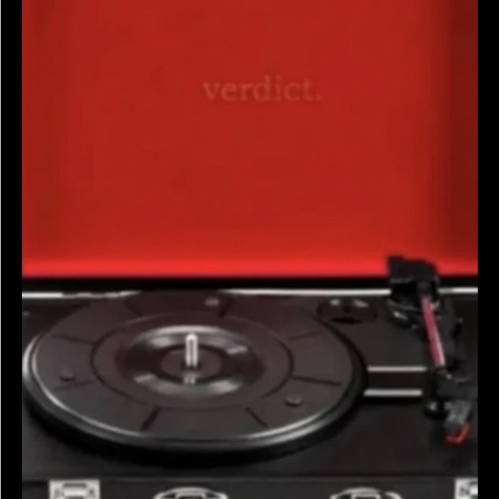 Verdict Revival Turntable w/Bluetooth Speaker